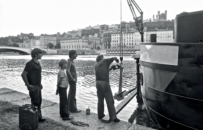 1980–LA-VIE-DES-MARINIERS-SUR-LA-SAONE-©-Jacques-Revon-6